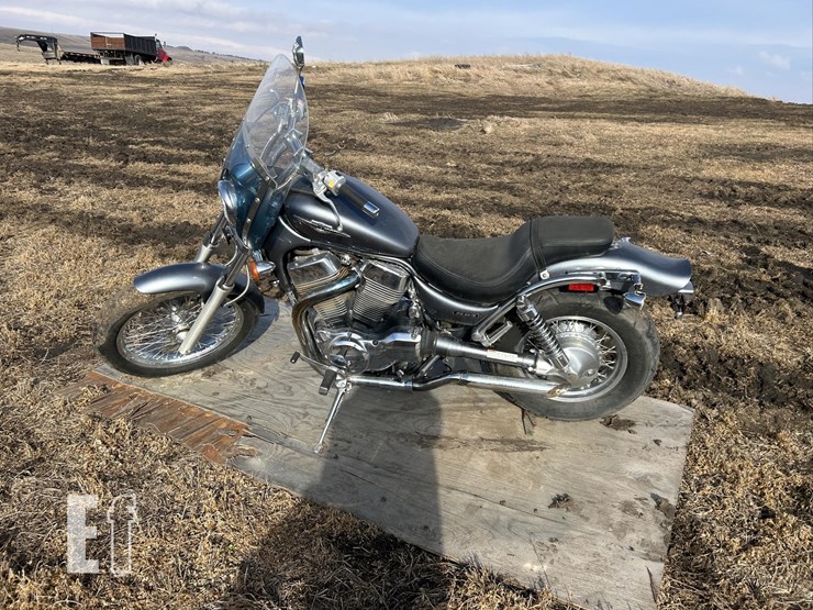 2005-suzuki-boulevard-s83-image-6