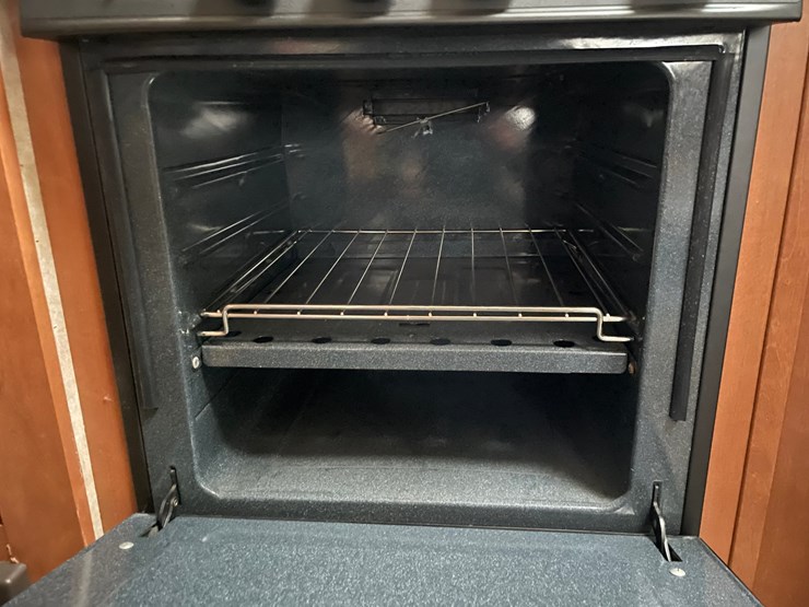 #201-•-2014-palomino-puma-253-fbs-27'-fifth-wheel-camper-(has-wi-title)-image-55