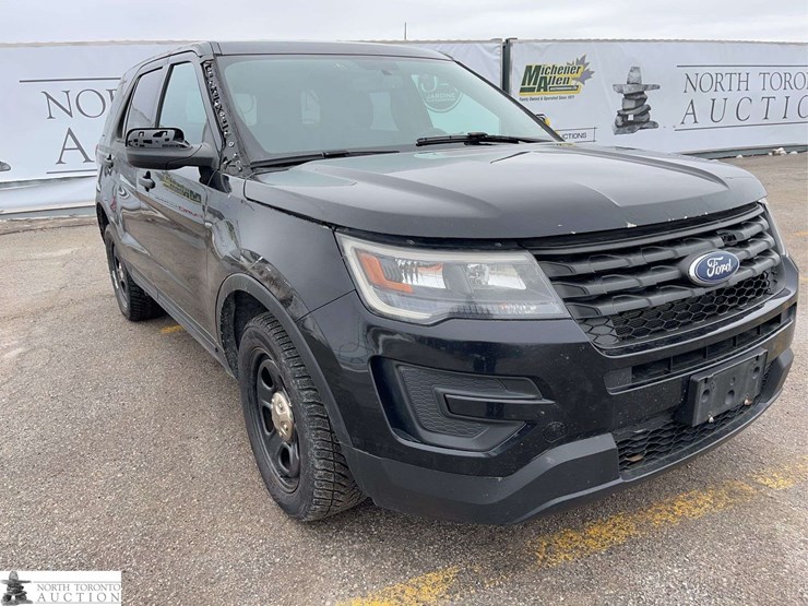 2017-ford-explorer-image-3