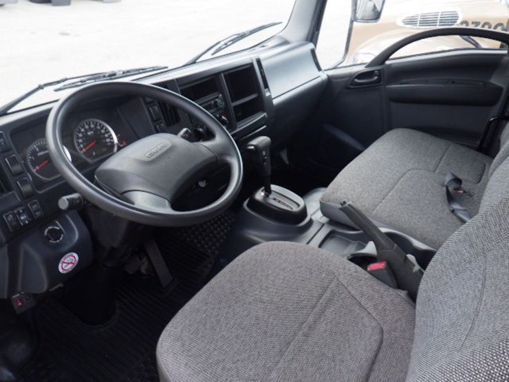 2023-isuzu-npr-hd-image-11