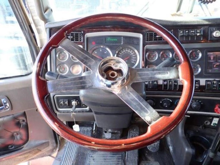 2013-kenworth-t800-image-19