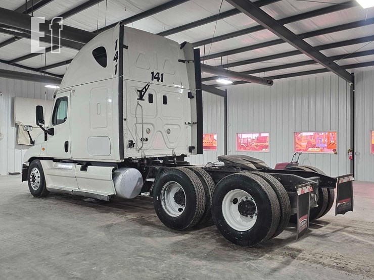 2013-freightliner-cascadia-125-image-4