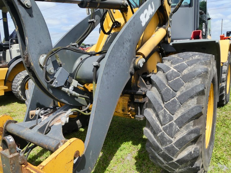 2014-deere-324j-image-9