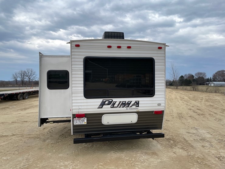 #201-•-2014-palomino-puma-253-fbs-27'-fifth-wheel-camper-(has-wi-title)-image-4