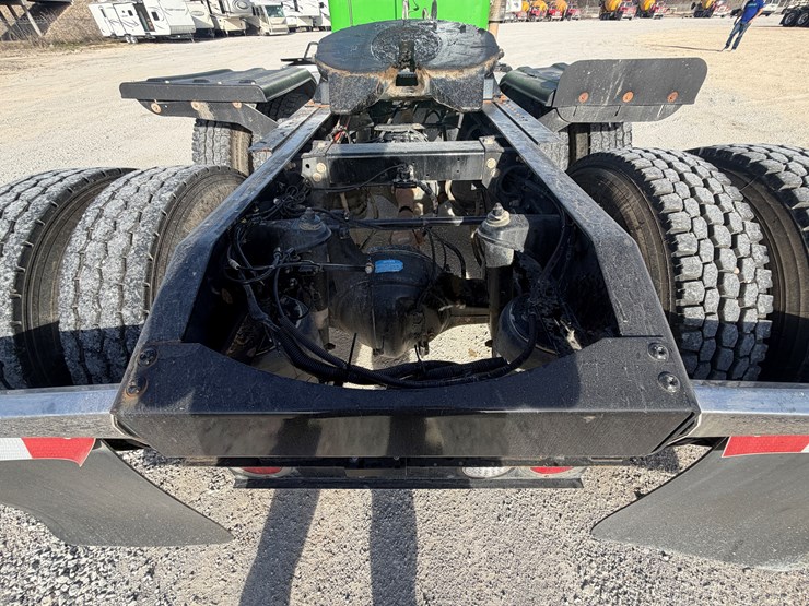 2021-peterbilt-367-image-13