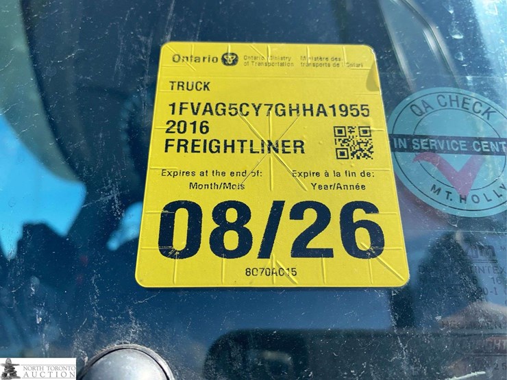 2016-freightliner-108sd-image-45