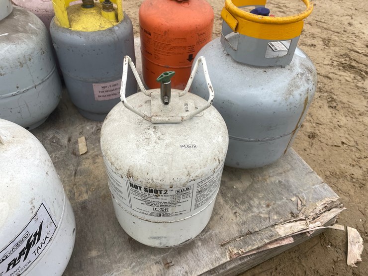 #3922-•-(7)-refrigerant-tanks-and-(1)-nitrogen/argon-tank-image-15