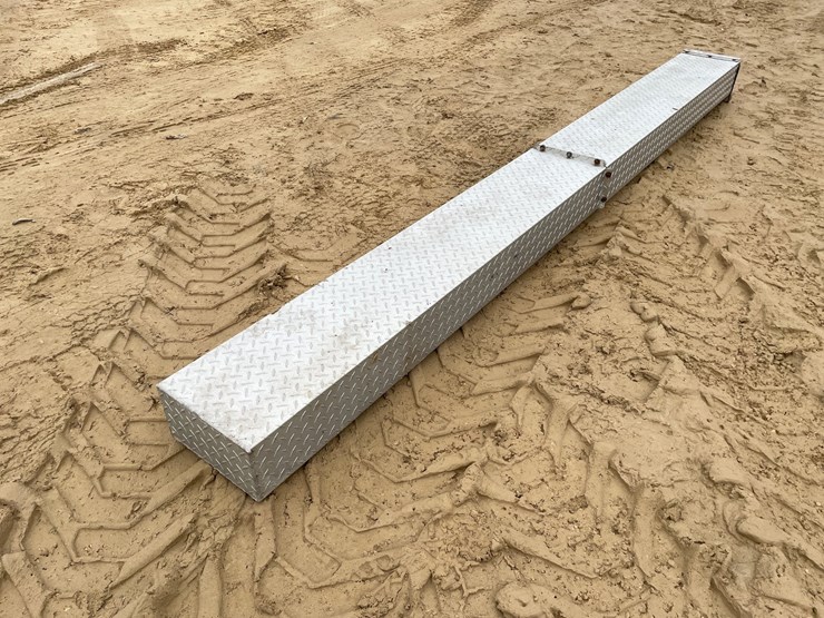 #3925-•-aluminum-truck-box-image-3