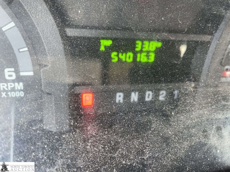 2014-ford-cargo-image-12