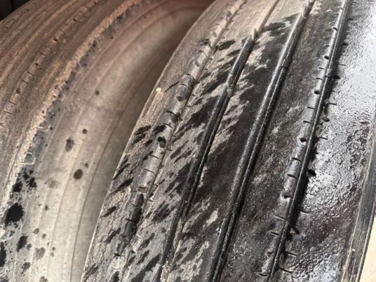 2008-peterbilt-335-image-47