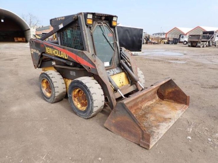2005-new-holland-ls185b-image-3