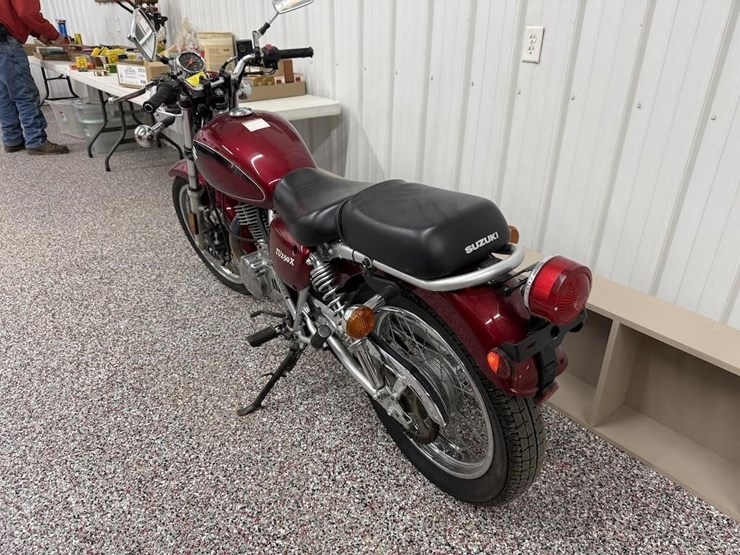 2009-suzuki-tu250x-motorcycle-image-3