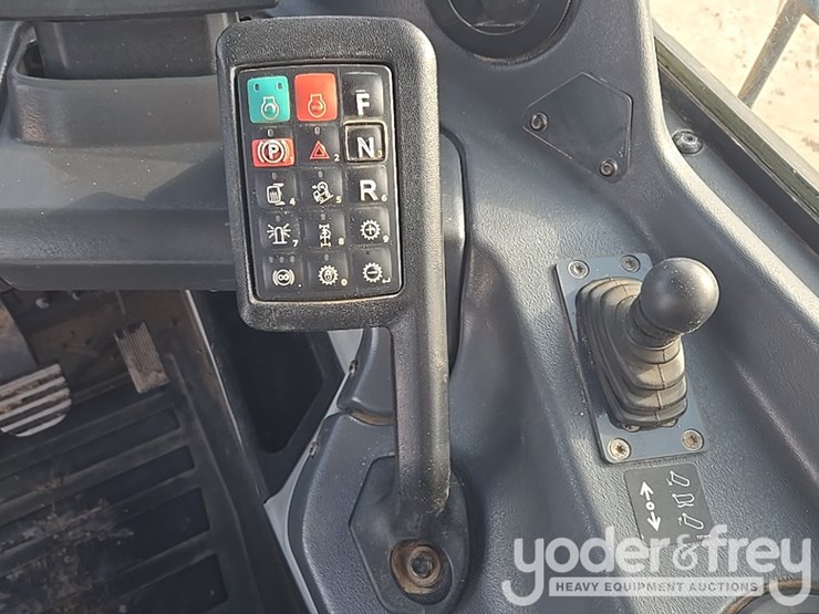 2022-deere-260e-image-122