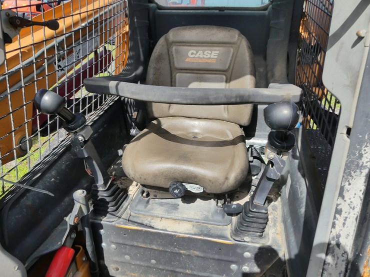 2015-case-tr320-image-11