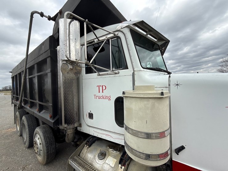 1990-peterbilt-357-image-56