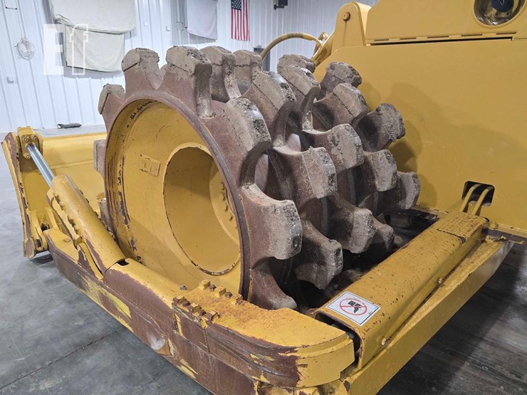 2015-caterpillar-815f-2-image-16