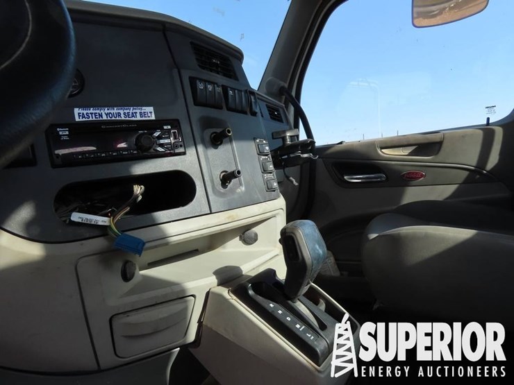 2018-peterbilt-567-image-7