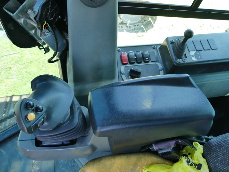 2015-caterpillar-d5k2-xl-image-12