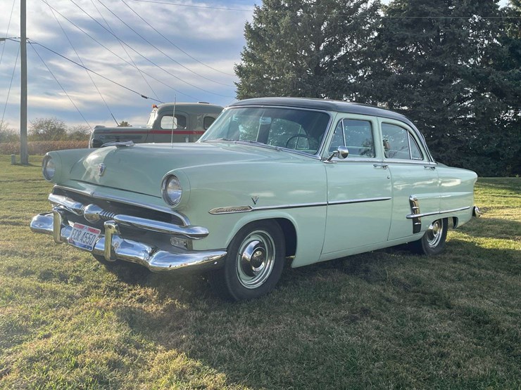 1953-ford-customline-sedan-image-6