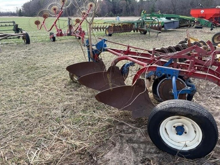 3-bottom-trailer-plow-image-2