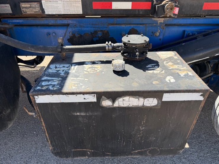 2016-peterbilt-567-image-8