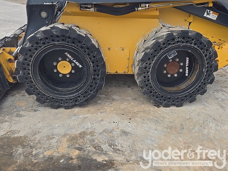 2011-deere-328d-image-9