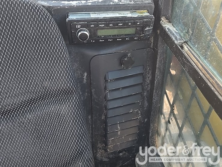 2022-caterpillar-289d3-image-85