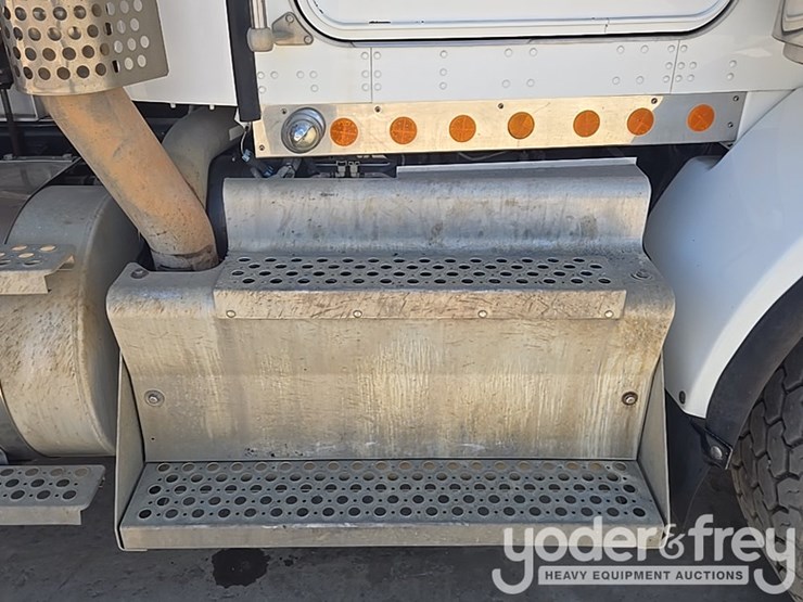 2014-kenworth-t880-image-53