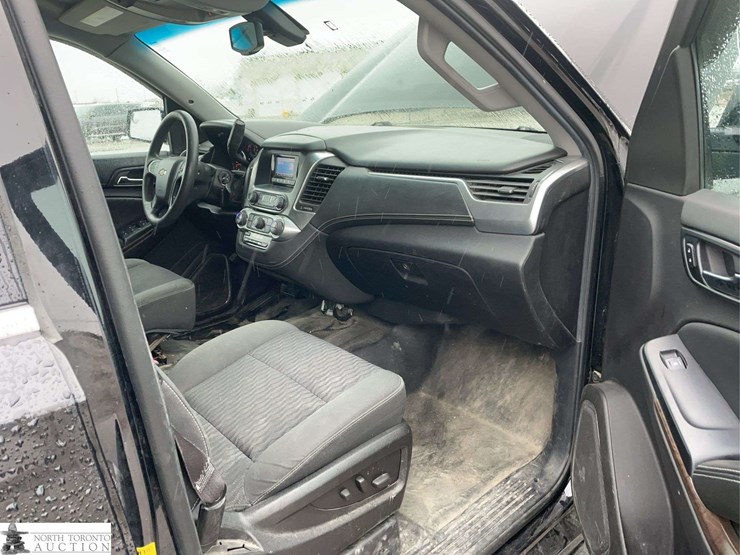 2015-chevrolet-tahoe-image-18