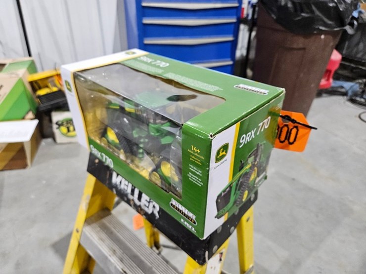 #1000-•-john-deere-9r-770-1/32-die-cast-toy-tractor-image-2