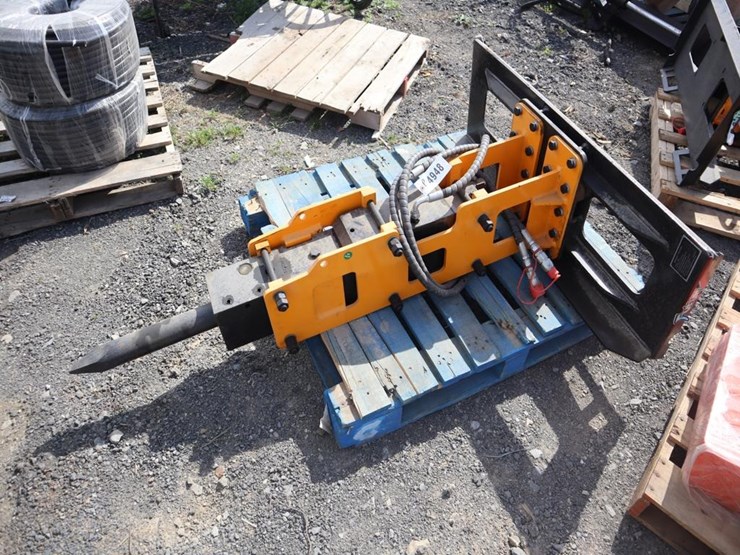 future-skid-steer-breaker-image-1