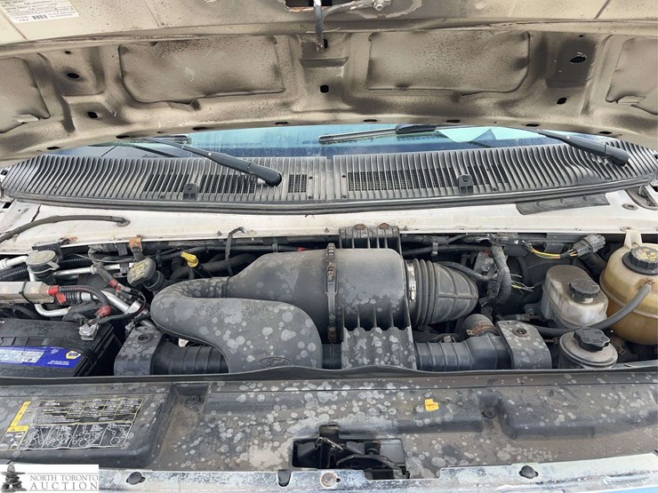 2011-ford-cargo-image-10