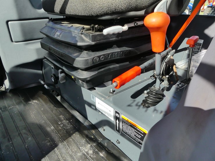 2021-kubota-m6s-111-image-16