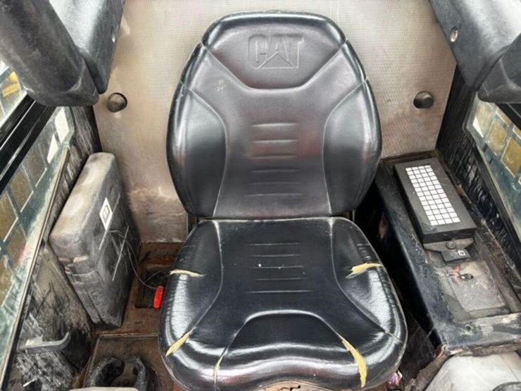 2009-caterpillar-232b2-image-13