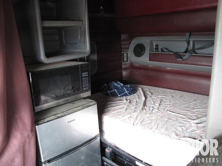 2011-kenworth-t700-image-5