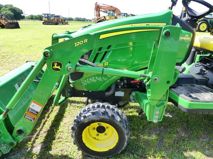 2022-john-deere-1025r-image-8