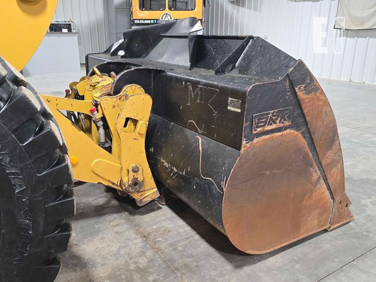 2014-caterpillar-938k-image-11