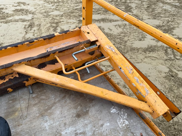 #3948-•-(2)-rolling-bil-jax-scaffolding-image-13