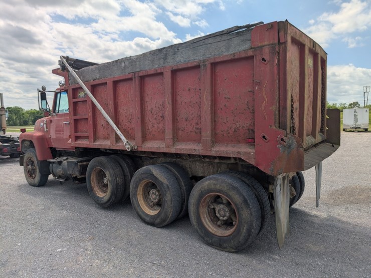 1984-ford-l9000-image-4