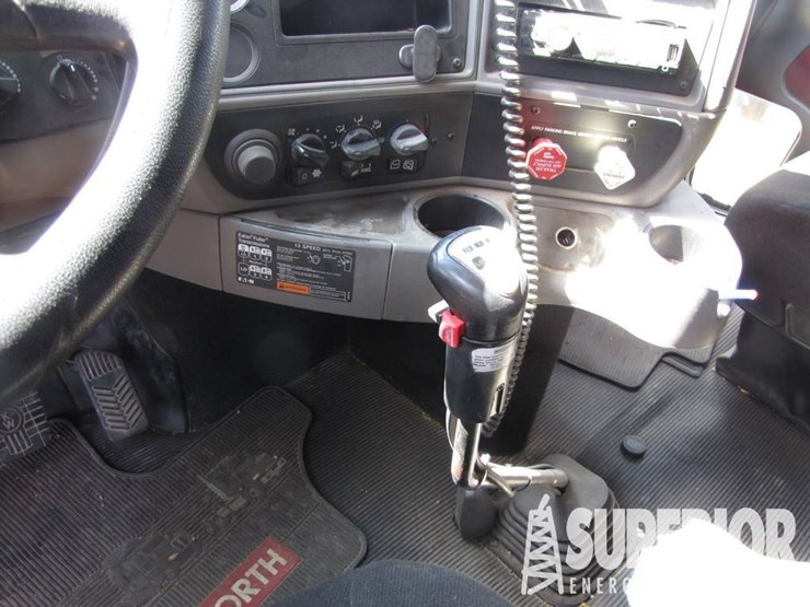 2011-kenworth-t700-image-3