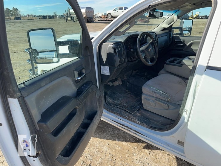 2019-chevrolet-3500-image-8