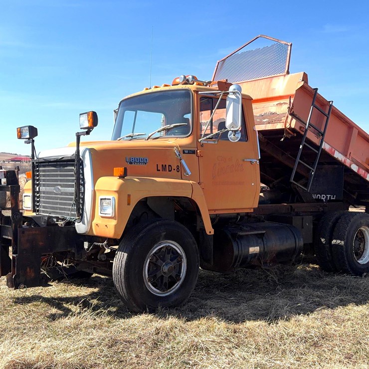 1989 FORD L8000