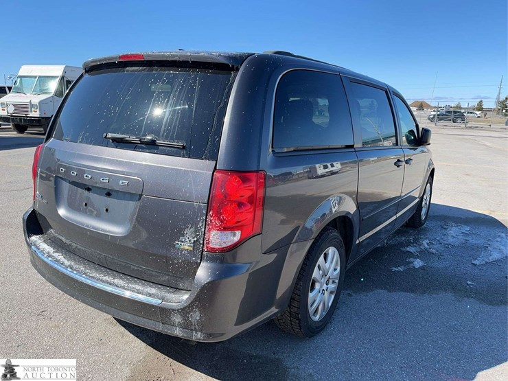 2017-dodge-grand-caravan-sxt-image-5