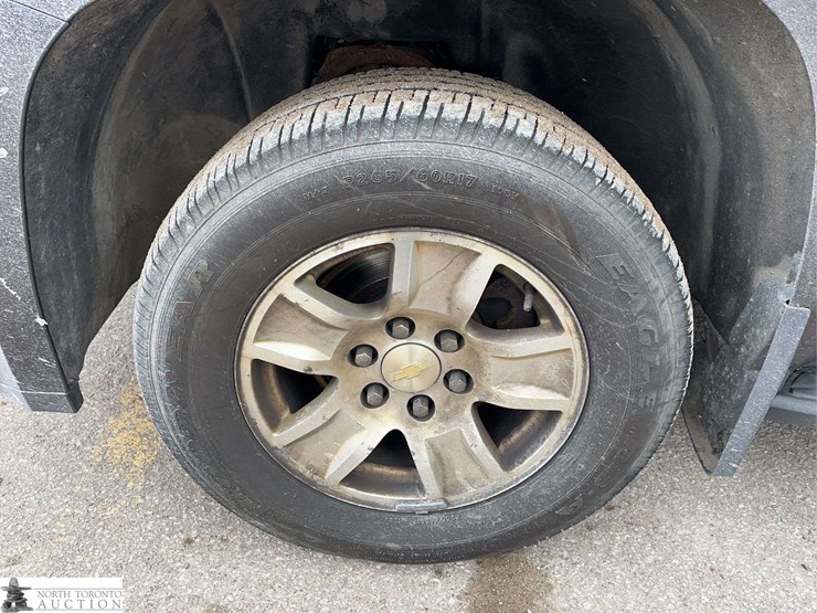 2017-chevrolet-tahoe-image-23