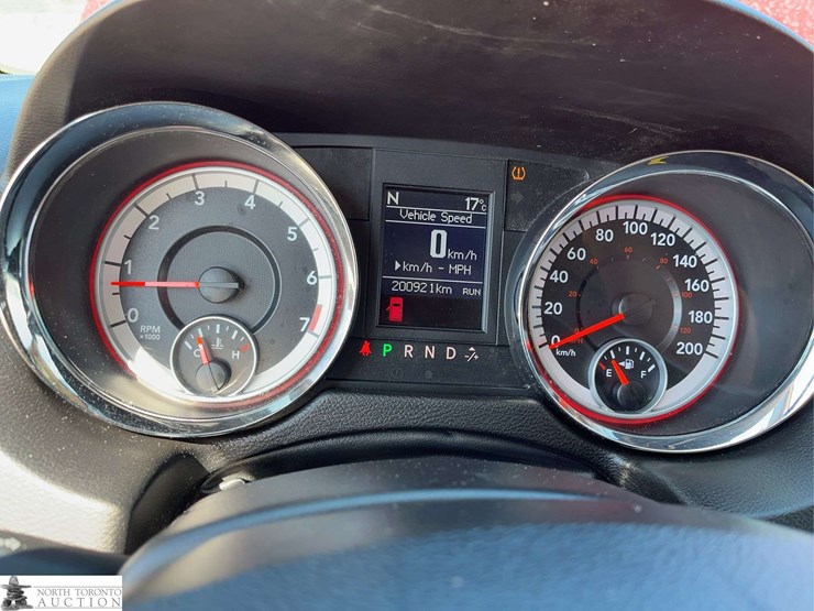 2012-dodge-grand-caravan-crew-image-12