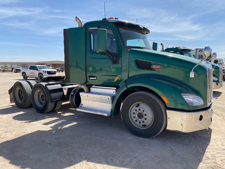 2015-peterbilt-579-image-4