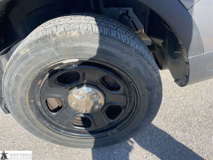 2019-ford-explorer-image-23