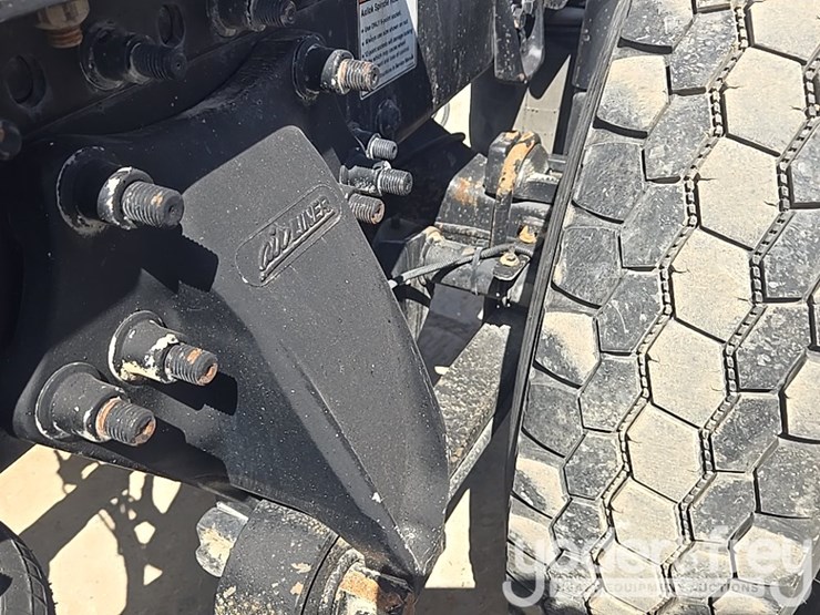 2011-freightliner-cascadia-125-image-32