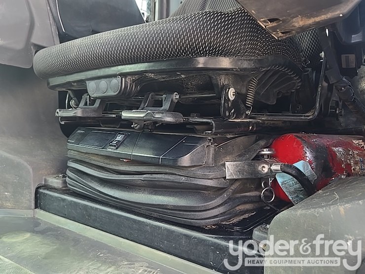 2021-caterpillar-d1-image-63