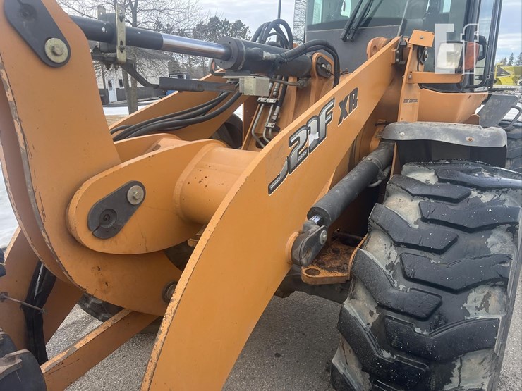 2014-case-521f-xr-image-6